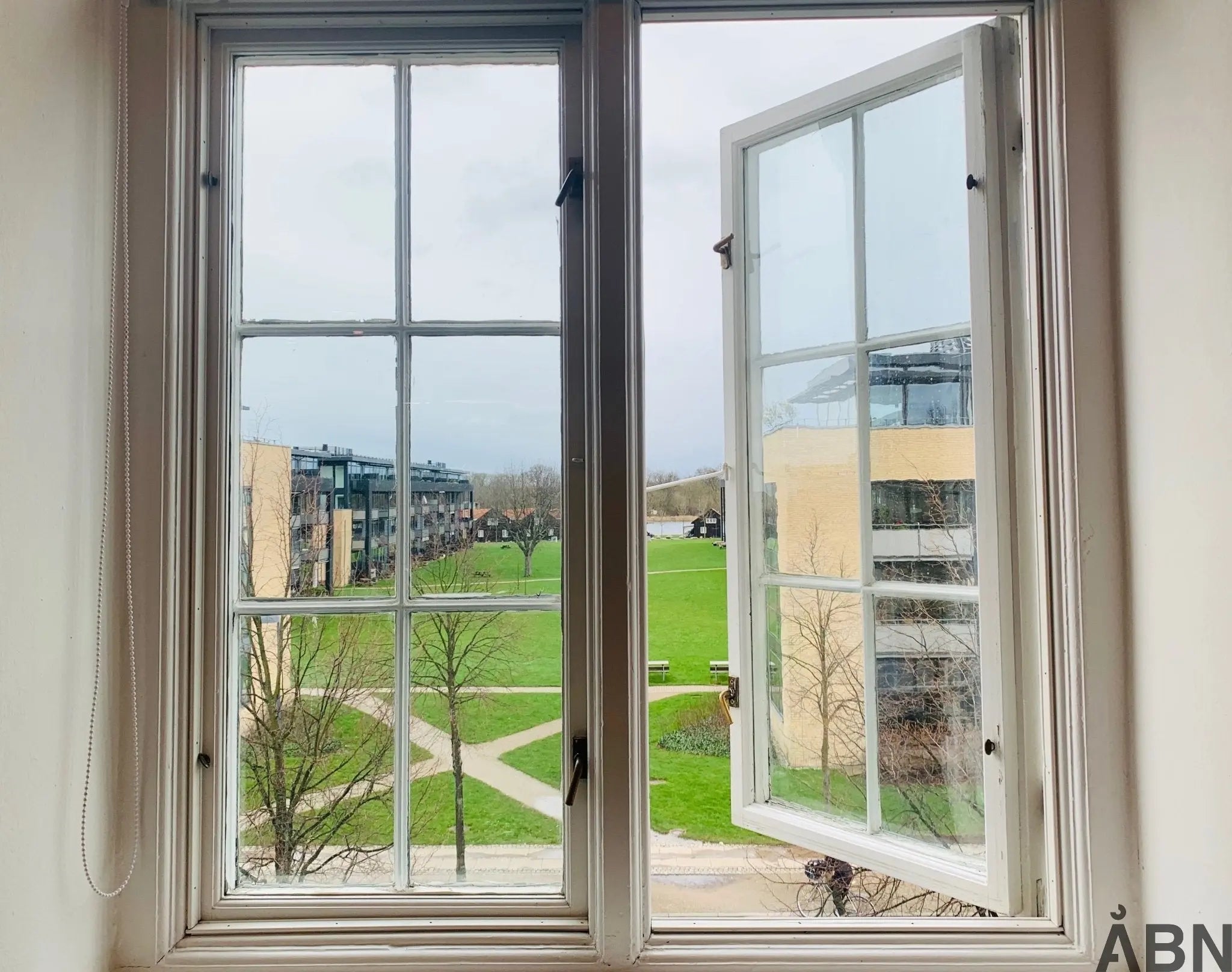 A good indoor climate with natural ventilation in the office - but how? 